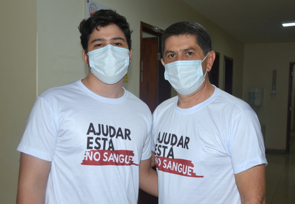 Para o pai de família, Leonel Vaz, doar sangue se torna ainda mais gratificante na companhia do filho.