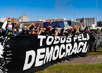Manifestação antifascista em Brasília, em junho de 2020  