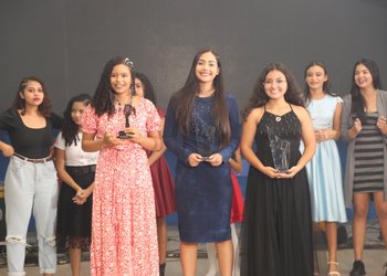 As três campeãs foram premiadas com troféus e instrumentos musicais 
