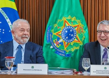 Presidente Lula e ministro Padilha durante reunião com chefes dos executivos estaduais | Foto: Ricardo Stuckert