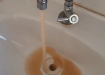 Água que sai das torneiras em Dianópolis é barrenta e não serve para o consumo, alegam moradores