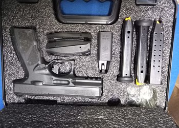 Na casa do acusado foram apreendidas uma pistola e uma espingarda | Foto: Dicom/SSP-TO 