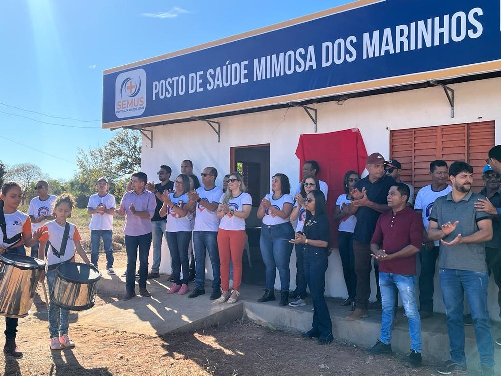 Foto: Divulgação PABJ)</em></p>
<p><strong>Prefeitura Itinerante</strong></p>
<p>O povoado também foi movimentado no sábado por diversos serviços, através do Projeto Prefeitura Itinerante - Prefeitura Mais Perto de Você, relizado na Escola Municipal Damiana. A ação é fruto de parceria da Prefeitura, Saúde, Assistência Social e Educação do município. </p>
<p>No momento, foram ofertados<span>: </span>atualização do cadastro único, atualização do Programa Bolsa Família, da carteira do idoso e do ID Jovem, atendimento técnico com assistente sociail, atendimento odontológico, atendimento de enfermagem, glicemia capilar, avaliação antropométrica (peso e altura), administração de vacinas para a população geral a partir de seis meses, realização de teste rápido para HIV, Sífilis, HEP B/C, para Covid-19 (nasal), coleta de PSA- rastreamento, distribuição de preservativos masculinos, corte de cabelo masculino e também serviço de manicure. As crianças puderam participar de momento de brincadeiras e descontração. </p>
<p><span>A comunidade abraçou a causa e a</span>s autoridades que estavam na inauguração do posto de saúde também participaram. Na oportunidade, além dos atendimentos, muita música ao vivo, lanche e almoço. </p>
<p>Segundo os representantes da Saúde, Assistência Social e Educação, Sabrina, Rosângela Maria, e Rosa de Lima, respectivamente, foi notada a satisfação dos presentes, que se envolveram e mostraram-se contentes. Em breve, como afirmam, haverão mais edições do Prefeitura Itinerante, contemplando também outras regiões. </p>
<p><span>[image,142036]<em> (Foto: Divulgação PABJ)</em></span></p>
<p>[image,142034] <em>(Foto: Divulgação PABJ)</em></p>
<p><!-- out NEWS_1 empty --></p>
<p>[image,142035] <em>(Foto: Divulgação PABJ)</em></p>
<p>[image,142033] <em>(Foto: Divulgação PABJ)</em></p>
<p>[image,142037] <em>(Foto: Divulgação PABJ