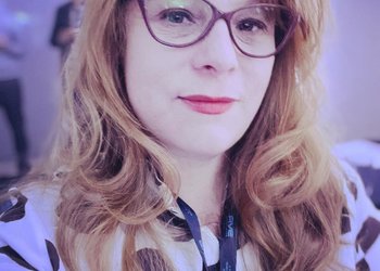 Claudia de Lucca Mano é advogada e consultora empresarial atuando desde 1999 na área de vigilância sanitária.