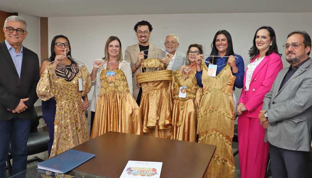 Loise Maria/Secom-TO)</em></p>
<p><strong>5ª Conferência Estadual</strong></p>
<p>Ainda no âmbito das políticas públicas para o setor cultural, a Secult realizou nos dias 6 e 7 de dezembro, na Universidade Federal do Tocantins, câmpus Palmas, a 5ª Conferência Estadual de Cultura, uma oportunidade para discussão da Política Nacional de Cultura e de propostas que serão levadas para a etapa nacional, a ser realizada em março de 2024, em Brasília/DF.</p>
<p>Durante o evento, também foram eleitos os delegados que representarão o Estado do Tocantins na 4ª Conferência Nacional de Cultura. Das 20 vagas, duas são natas do Conselho de Políticas Culturais do Tocantins (CPC-TO), com um membro da gestão e outro da sociedade civil; quatro são do setor público, sendo três para os municípios e uma para o Estado, e 14 vagas destinadas a representantes da sociedade civil de forma geral.</p>
<p>[image,146961] <em>(Flaviana OX/Secom-TO)</em></p>
<p><strong>Próximas ações</strong></p>
<p>Com sua criação em março de 2023, a Secult tem trabalhado no fortalecimento do setor, em um ano altamente favorável para o fomento à cultura, com a chegada de diversas leis de incentivo. Com menos de um ano de renascimento e ainda em fase de estruturação, os planos para o desenvolvimento da cultura em 2024 são ainda maiores.</p>
<p>No mês de dezembro, foi aprovado, pelo Conselho de Políticas Culturais do Tocantins (CPC-TO), o planejamento estratégico para 2024/2026. Alguns dos principais pontos de trabalho para os próximos anos são: a promoção da manutenção e da recuperação de bens tombados e de valor histórico para o Tocantins; o fomento da produção, da circulação e da promoção da arte e da cultura; a capacitação e a qualificação da cadeia produtiva do setor; a capilarização de ações culturais nos 139 municípios do Estado; a promoção do pleno funcionamento e a articulação do Sistema Estadual de Cultura; a execução de convênios por meio dos recursos da Lei Aldir Blanc, da Lei Paulo Gustavo e da Lei Rouanet, entre outras atividades.</p>
<p>O documento apresentado delineia metas e diretrizes que moldarão o cenário cultural nos próximos anos, refletindo o compromisso contínuo da Gestão com a promoção e a preservação da cultura e da história do Estado do Tocantins. <em>(Secom/TO