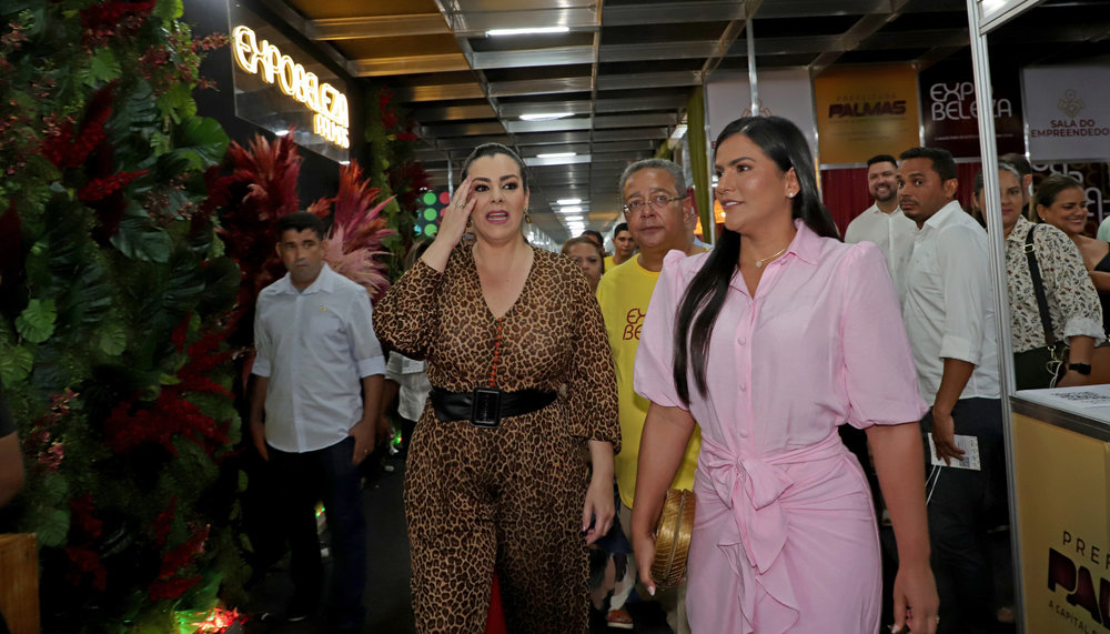 Foto:<span>Loise Maria/Secom-TO)</span></em></p>
<p>A ExpoBeleza contou com a participação de grandes indústrias e distribuidoras que contribuíram com oficinas, demonstrações e palestras, além de preços atrativos para os profissionais e consumidores em geral. Os setores em destaque na exposição incluíram maquiagem, manicure, varejo profissional, móveis para salões de beleza, estética, negócios, entre outros. A estrutura contemplou um espaço dedicado para capacitações, com oficinas e workshops ministrados por profissionais renomados nacionalmente, além de uma área destinada ao fechamento de negócios.<em> (Secom/TO