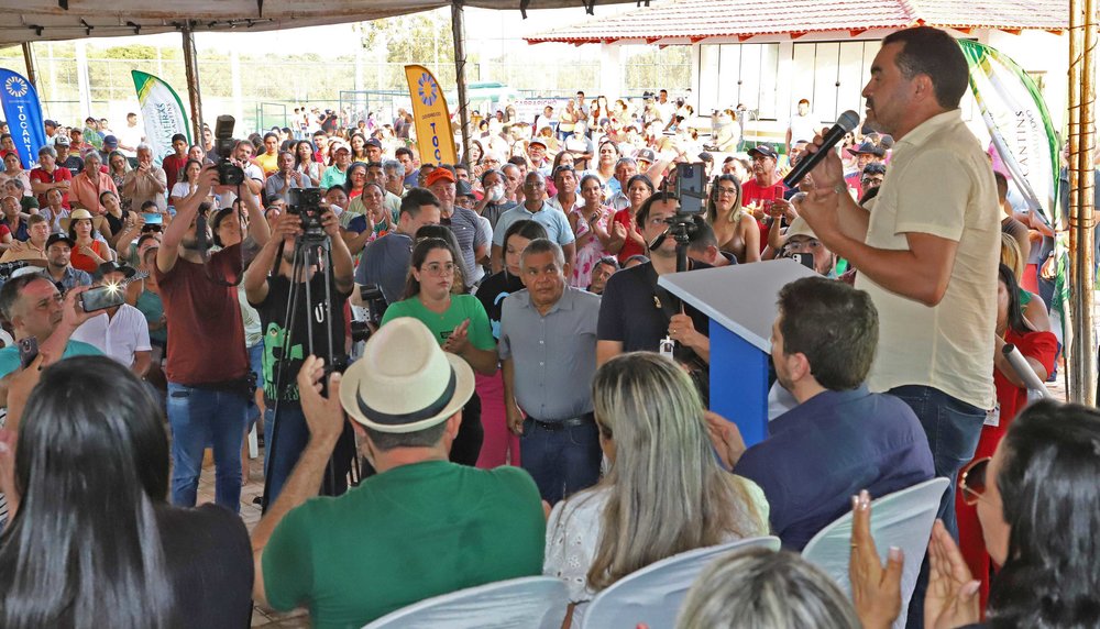 Foto: <span>Esequias Araújo/Secom-TO)</span></em></p>
<p>Júnior Noleto, prefeito de Palmeiras do Tocantins, ressaltou que o complexo além de fomentar o esporte irá gerar renda para o município. <span>“Nós tínhamos essa carência de um complexo poliesportivo em nosso município. Essa obra além de fomentar o esporte local vai gerar renda e empregos. Deixo meu agradecimento ao governo do Tocantins por proporcionar esse espaço a nossa população e melhorar a qualidade de vida ” concluiu o prefeito Júnior Noleto, </span></p>
<p>A execução dos pagamentos do programa, repassados para a Prefeitura Municipal, foi realizada por meio da Secretaria de Estado dos Esportes e Juventude (Seju), totalizando um investimento de R$ 2.020.000,00.</p>
<p>O secretário de Estado dos Esportes e Juventude,  Elenil da Penha, destacou a importância dos apoios concedidos aos municípios. <span>