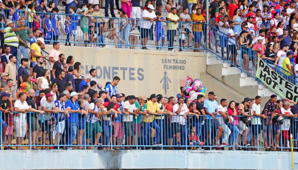 Foto: Marcio Vieira/Secom-TO)</em></p>
<p>Desde que assumiu a gestão, o governador Wanderlei Barbosa tem promovido ações no sentido de incentivar o esporte profissional e amador no Estado. Este ano foram destinados aos clubes que disputaram a primeira divisão do Campeonato Tocantinense de Futebol profissional quase R$ 2,7 milhões.</p>
<p>O governador Wanderlei Barbosa entende que o esporte é fundamental para a melhoria da qualidade de vida da população e para a ampliação de oportunidades para a juventude. 