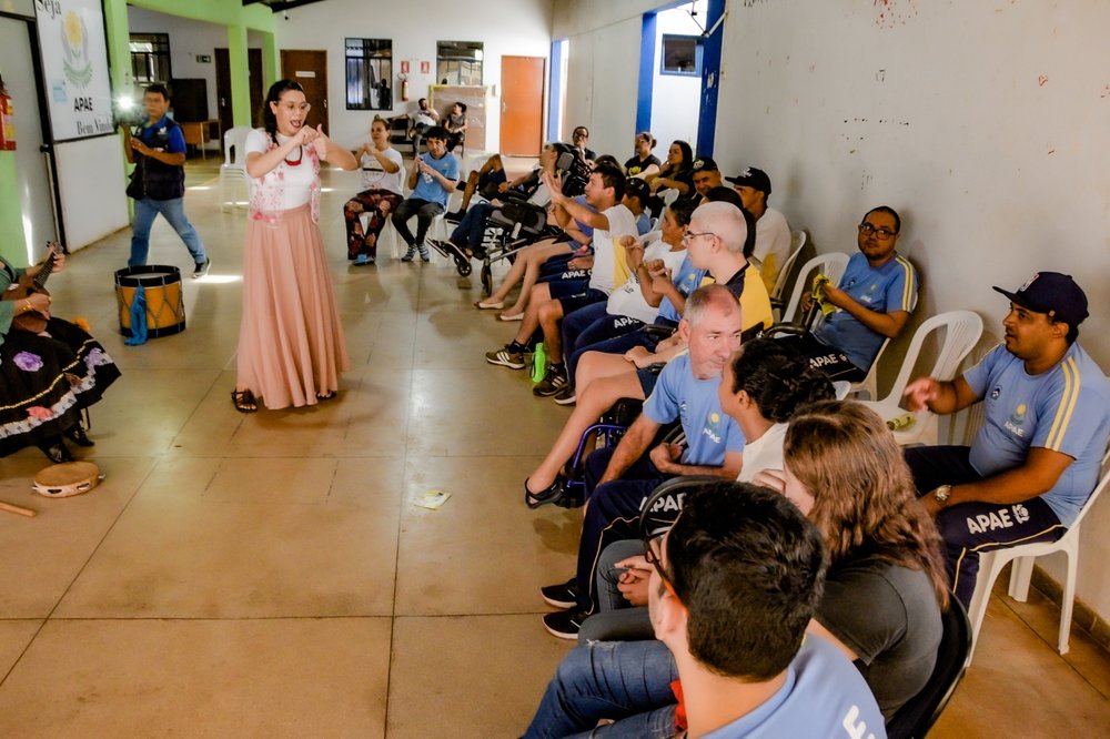 Foto: <span>Flaviana OX)</span></em></p>
<p><strong>Projeto</strong></p>
<p>A apresentação na Apae cumpriu a terceira e última etapa do projeto, que teve início no dia 26/03 com apresentação cultural da esquete teatral “Me Gritaram NEGRA”, para jovens estudantes da Escola Estadual Santa Fé, localizada na Região Sul de Palmas. E no dia 08 de Abril, as atrizes Leidiane Martins e Magna Carneiro levaram a esquete teatral em Cordel “A Chegada de Lampião no Inferno
