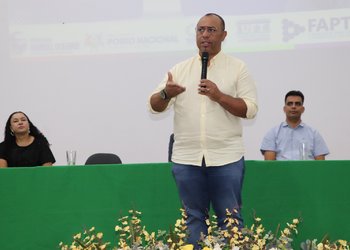 George França é pré-candidato de oposição a reitor.