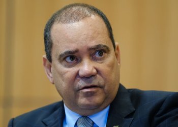 O ex-senador Vicentinho Alves e os outros dois secretários reforçaram, no pedido de desligamento, compromisso com o prefeito afastado Eduardo Siqueira Campos. 