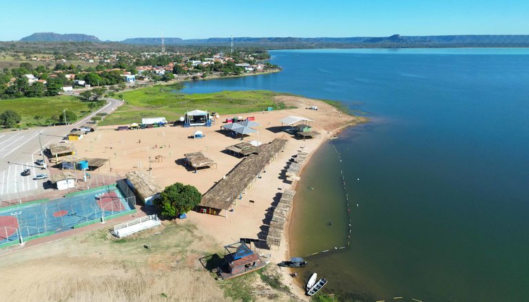 Praia do Coco possui uma estrutura fixa e permanece ativa durante todo o ano.