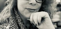 Claudia de Lucca Mano é advogada e consultora empresarial atuando desde 1999 na área de vigilância sanitária.|