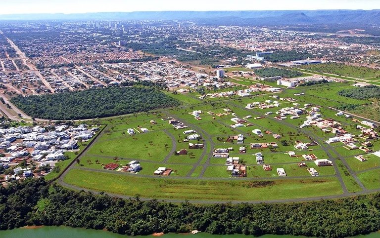 Uma das empresas que têm aproveitado esse novo ciclo de crescimento é a Buriti Empreendimentos, que oferece diversas opções de lotes urbanizados