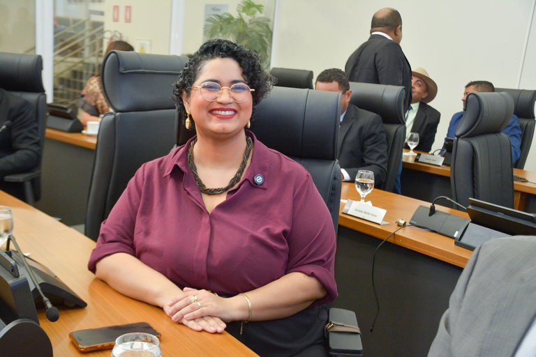Thamires Limas destaca que a iniciativa visa assegurar acesso adequado a exames, capacitação dos profissionais, entre outros. 