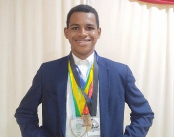 Kennedy cursa o 9º ano da Escola Tiago Barbosa. 