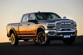 Acessórios disponíveis foram criados, desenvolvidos e homologados pela Engenharia Stellantis-Mopar.