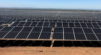 Usina Fotovoltaica Hélio Valgas, em Várzea da Palma/MG, tem capacidade instalada de 662 megawatt-pico e conta com mais de 1,2 milhão de painéis