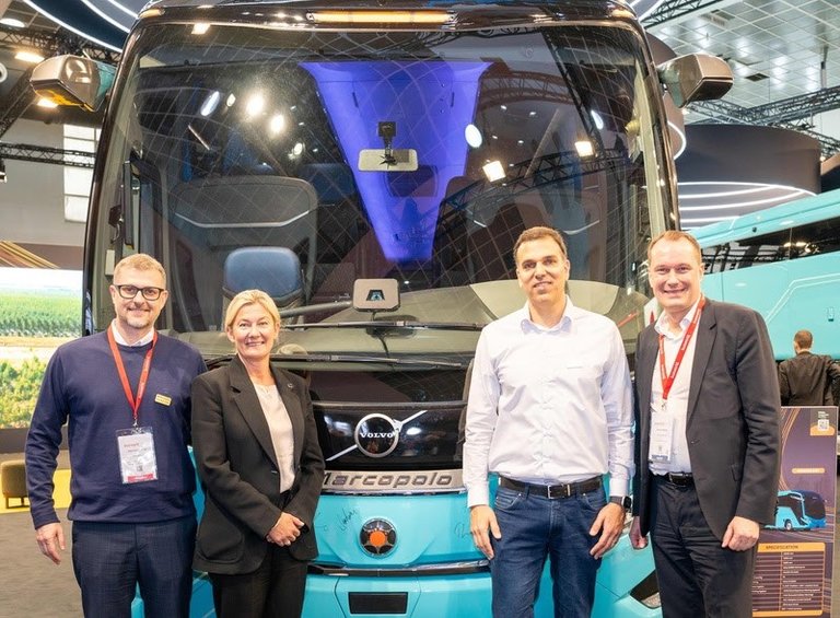 Da esq. para a dir.: João Paulo Ledur (diretor de Estratégia e Transformação Digital da Marcopolo), Anna Westerberg (CEO da Volvo Buses), André Armaganijan (CEO da Marcopolo) e Thomas Nylund (diretor da Volvo Europe).