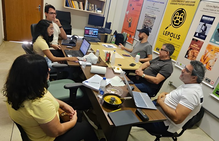 Equipe NEUC, núcleo de pesquisa e extensão interdisciplinar que reúne docentes e discentes. 