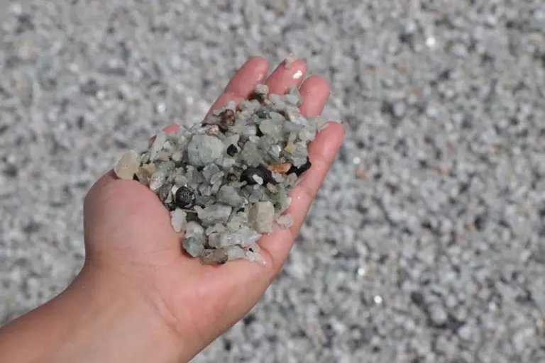 Lítio é um mineral crítico essencial para setores estratégicos, como tecnologia, defesa e transição energética 