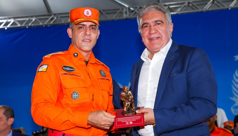  Laurez recebeu homenagem do comandante-geral do Corpo de Bombeiros, coronel Thiago Franco Santana.