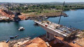 Algumas obras essenciais seguem em ritmo acelerado, como a Ponte JK, em Aguiarnópolis/TO, que, depois de desabar, está com 75% das obras de reconstrução concluídas 