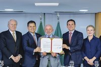 Lula entregou o documento aos presidentes da Câmara dos Deputados, Hugo Motta, e do Senado, Davi Alcolumbre.|Ricardo Stuckert/PR