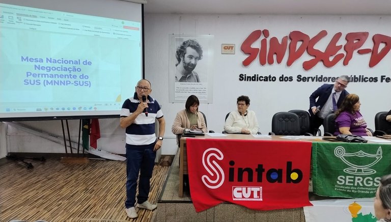 O presidente do Sintras, Manoel Miranda, diz que o Sintras não abre mão de concurso público. 