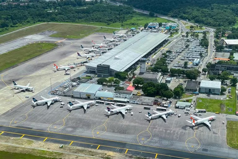 Entre os aeroportos da Região Norte, Belém é o mais movimentado em número de passageiros e voos domésticos regulares. 