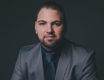 Aleksander Szpunar Netto é advogado especializado em Regularização de Imóveis e Processos de Usucapião.