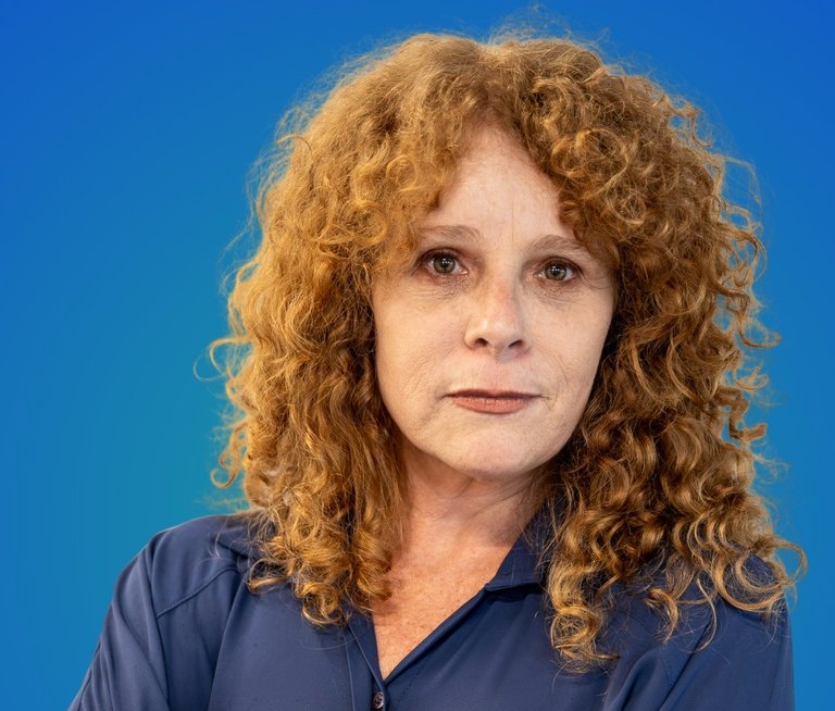 Claudia de Lucca Mano é advogada e consultora empresarial atuando desde 1999 na área de vigilância sanitária.