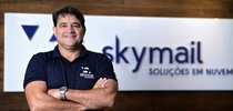 Paulo Lima é CEO da Skynova, empresa destaque em serviços de e-mail corporativo.|