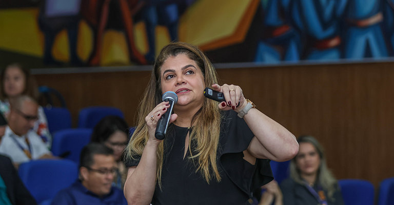 A diretora-geral de Controle Externo, Dênia Luz, destacou a efetividade das ações e apresentou números extras.|Divulgação TCE/TO