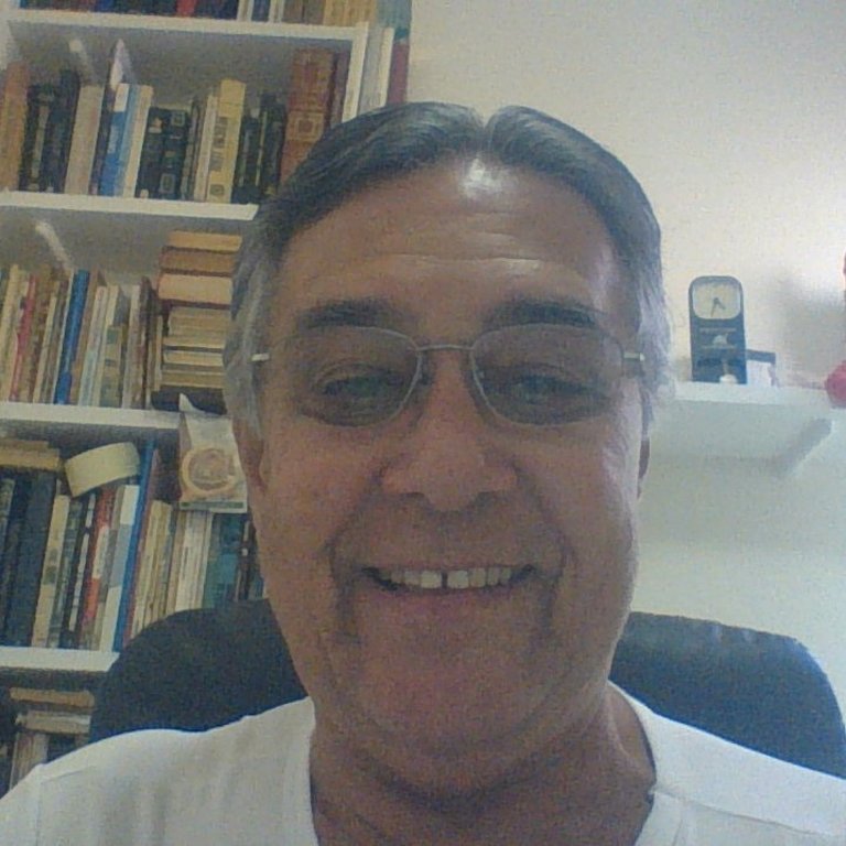 Júlio César Cardoso é servidor federal aposentado.