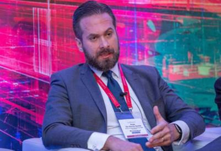 Hugo Garbe é professor de Ciências Econômicas. 