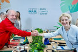 Presidente Lula e a presidenta da Comissão Europeia, Ursula von der Leyen, durante reunião na COP30, em novembro: empenho político pela consolidação do acordo | Ricardo Stuckert/PR