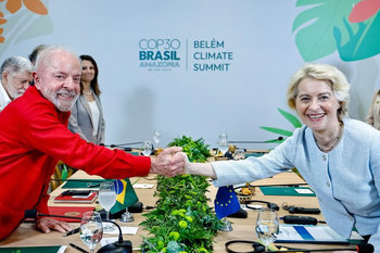 Presidente Lula e a presidenta da Comissão Europeia, Ursula von der Leyen, durante reunião na COP30, em novembro: empenho político pela consolidação do acordo 