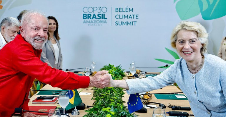 Presidente Lula e a presidenta da Comissão Europeia, Ursula von der Leyen, durante reunião na COP30, em novembro: empenho político pela consolidação do acordo | Ricardo Stuckert/PR