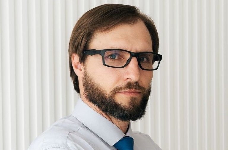 Júlio Cesar Luchmann é fitoterapeuta clínico, neurocientista, mestre em Educação e doutorando em Naturopatia.