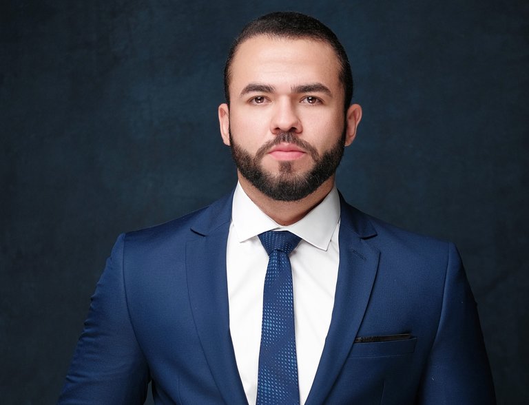 Leonardo Pinheiro é advogado pós-graduado em Direito Processual e em Direito do Trabalho. 