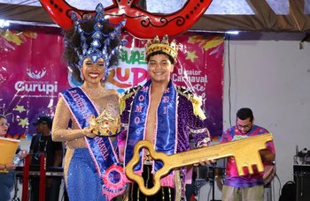 Maria Eduarda da Silva e Pedro Henrique Ribeiro foram escolhidos Rainha e Rei Momo do Carnaval de 2025. 