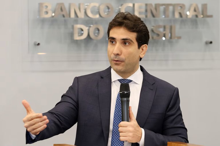Gabriel Galípolo, presidente do Banco Central, deve anunciar manutenção da atual taxa Selic