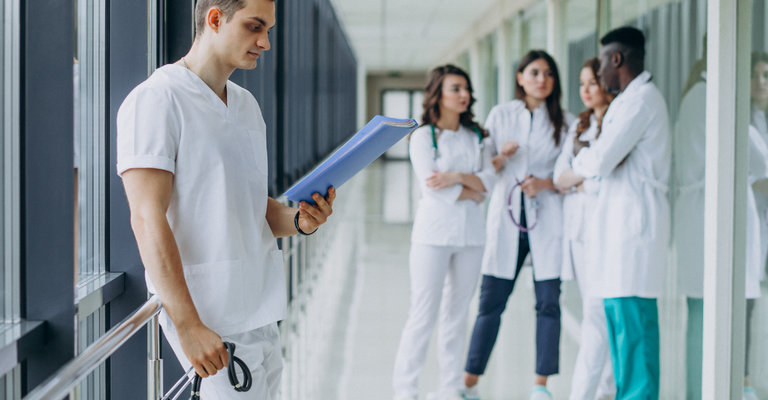 |Freepik/@senivpetro