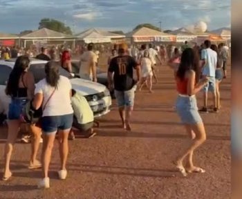 Momento que público correu dos tiros, em Gurupi do Tocantins. 