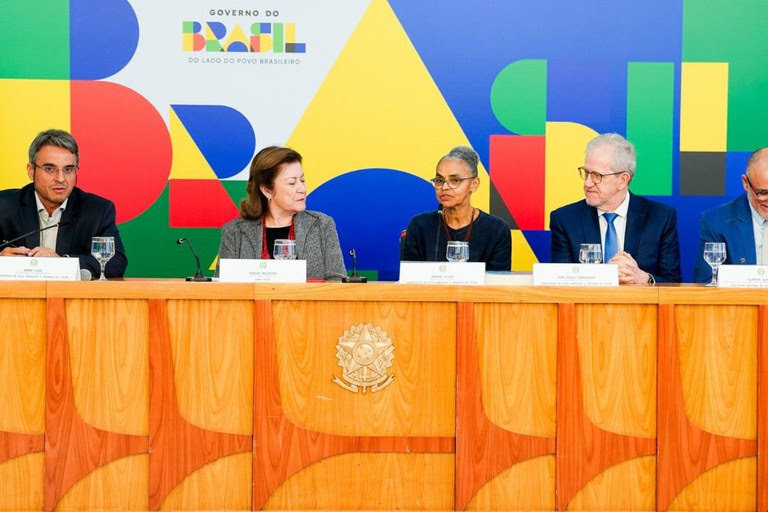 Reunião com a ministra Marina Silva no colegiado que reúne 19 ministérios 