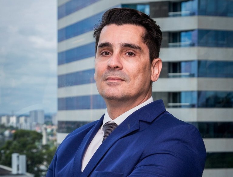 Ricardo Menegatto é advogado especializado em direito do consumidor. 