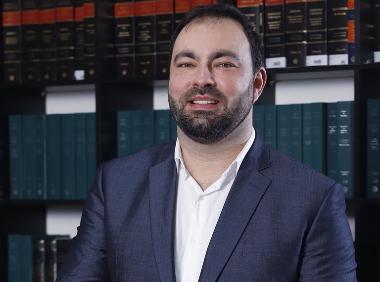 Fernando Canutto é especialista em Direito Empresarial Internacional, com atuação em migração para os EUA