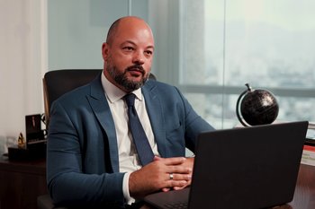 Jorge Calazans é advogado especializado na defesa de investidores vítimas de fraudes.