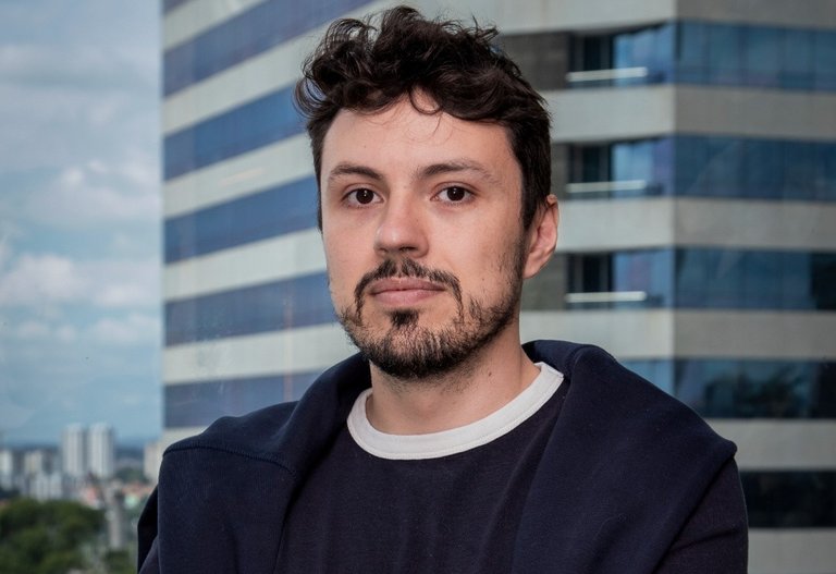 Gustavo Alonge Furtado é especialista em Marketing Digital. 